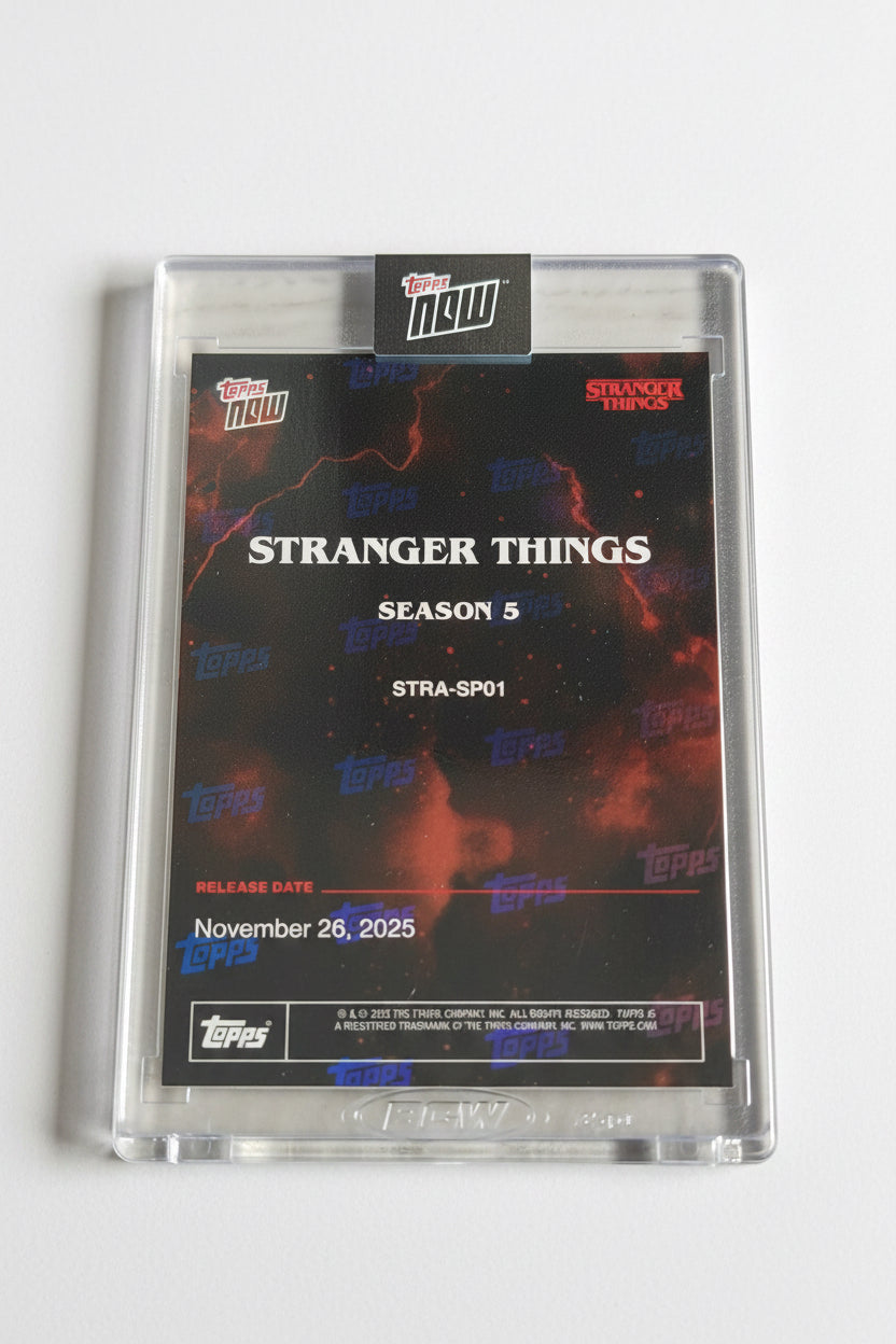 Topps Now Stranger Things 2025 One Last Adventure – Stra-SP01 Short Print – Gesamtansicht
