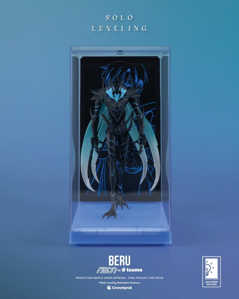 Beru Neon Figur von Tsume Art aus Solo Leveling in Frontansicht auf beleuchteter Basis vor einem illustrierten Hintergrund.