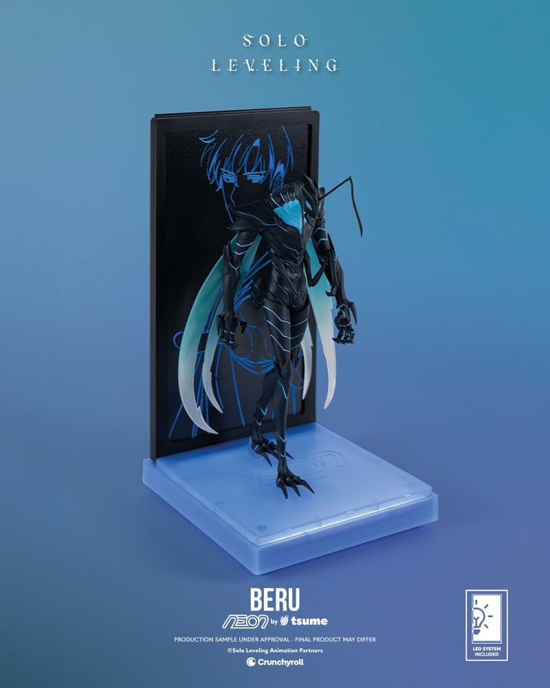 Beru Neon Figur aus Solo Leveling von Tsume Art in Schrägansicht mit schwarzem Körper, türkisfarbenen Flügeln und blau beleuchteter Basis.